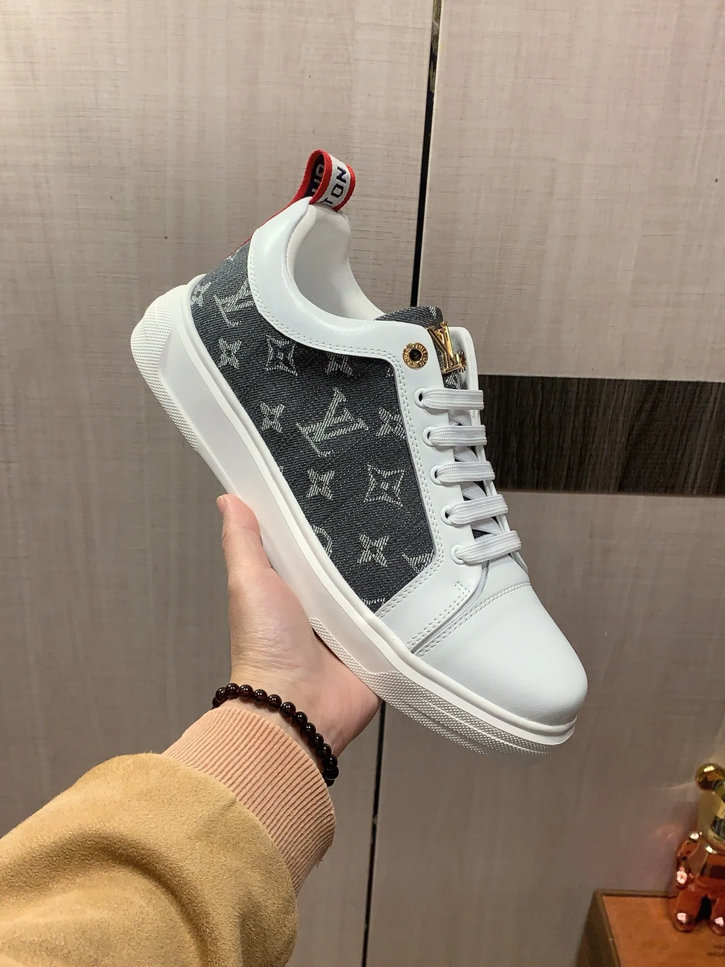 Men's Men's Shoes 💰420💰💰🎩🎩[Lightning][Lightning] "Lv*" The latest and most popular casual shoes, top brands [Seduce] Luxury ~ Purchasing Agency, Top ~ Quality. [Strong] The upper is made of imported breathable cowhide with material ➕ breathable sheepskin feet (•) and fine workmanship. The original stylish and stylish soft rubber wear-resistant and non-slip outsole is light and comfortable on the feet. The real thing looks better when photographed in person. 111: code: 38-44, 3️⃣ colors selected
